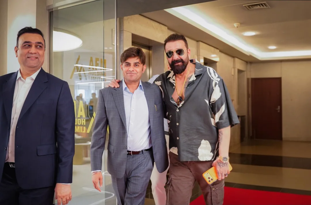Maqsood Muhammed welcoming Sanjay Dutt to Dubai